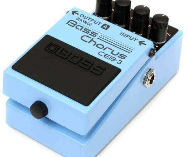 Recensione Boss Chorus CEB-3