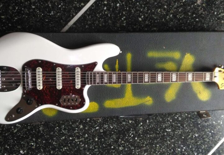 Recensione Squier Vintage Modified Bass VI