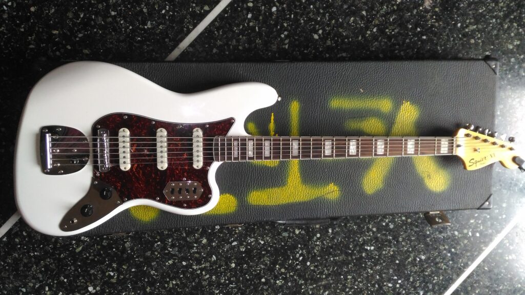 Recensione Fender Squier Vintage Modified Bass VI Recensione Fender Squier Vintage Modified Bass VI