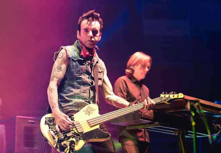 Simon Gallup – Stile e strumentazione