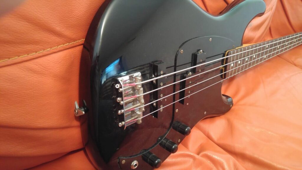 Vista frontale con pickup Ibanez Roadstar II RB650