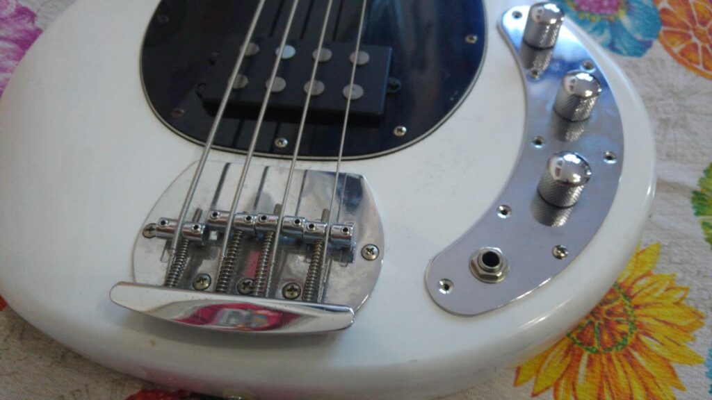 Ponte e controlli Sterling by Music Man SUB Ray4