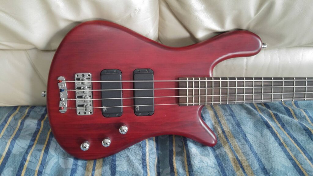 vista frontale body warwick rb streamer